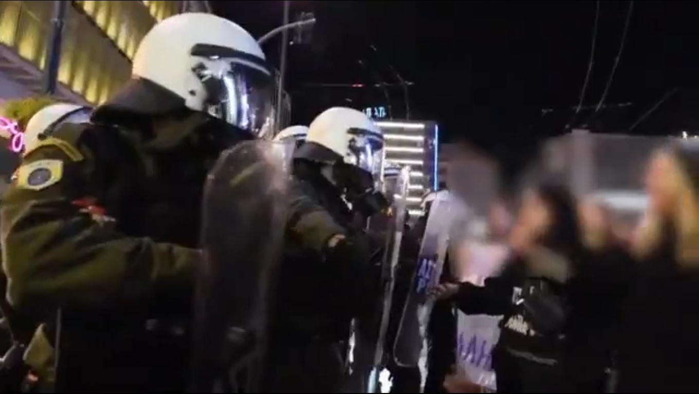 (Βίντεο) Ο χλευασμός του Τάκη Θεοδωρικάκου για την εξάλειψη της βίας κατά των γυναικών