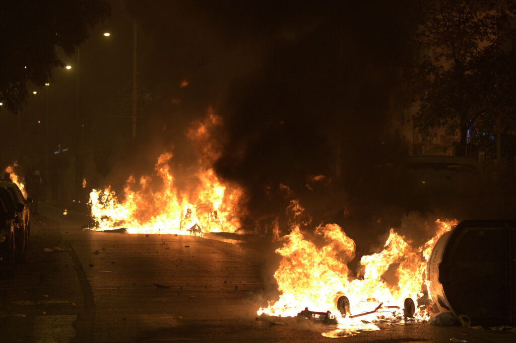 Βίντεο από την πορεία και τις πρωτοφανείς συγκρούσεις στη Θεσσαλονίκη