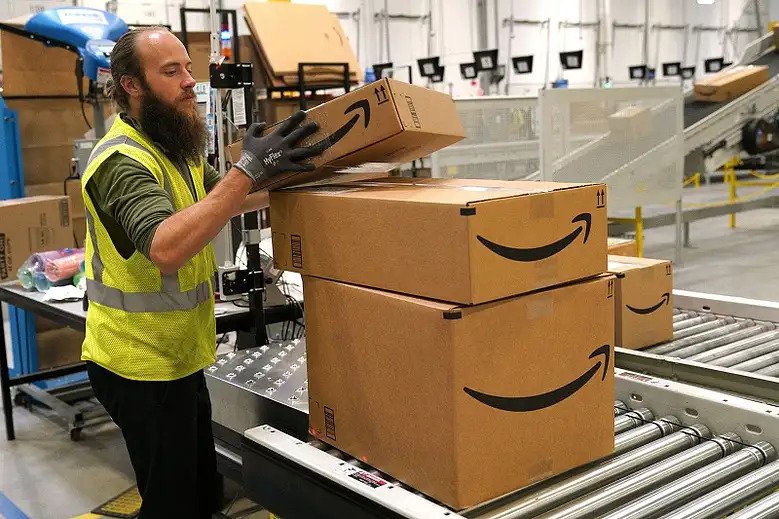 Θάνατος εργαζόμενου σε αποθήκη της Amazon εν ώρα εργασίας