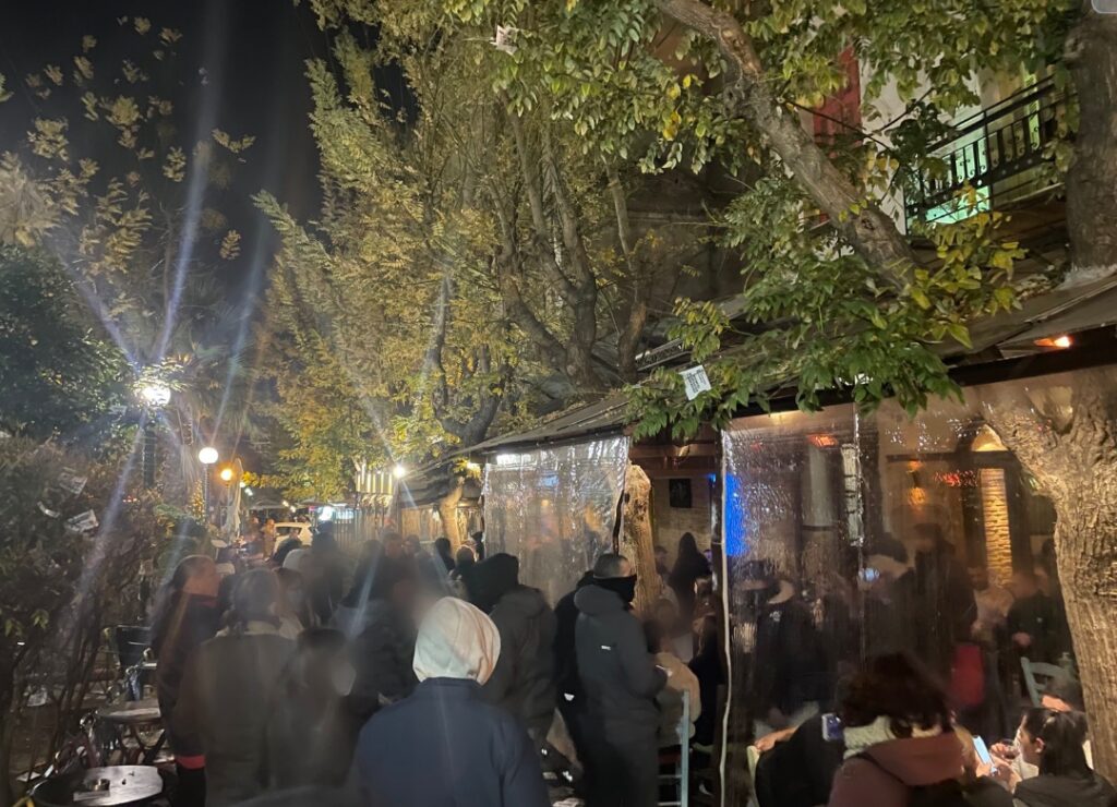 Ρουβίκωνας: Παρέμβαση στα μαγαζιά