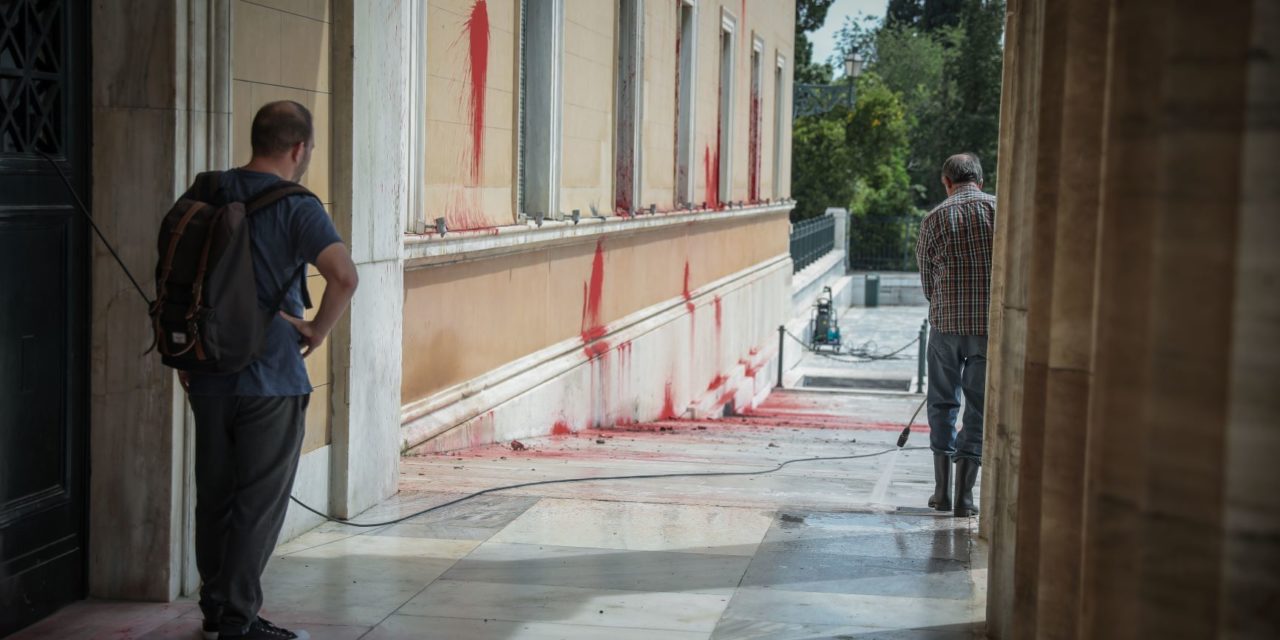 vouli19 Επιχειρούμενη κακουργηματική δίωξη στον Ρουβίκωνα