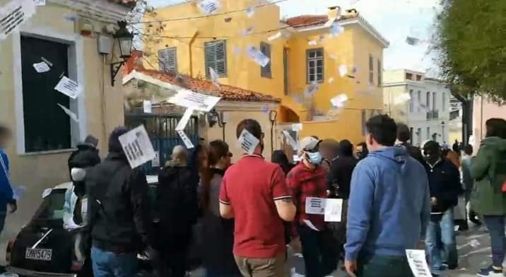 Ρουβίκωνας: Παρέμβαση στο σπίτι του πρώην Υπουργού Μεταφορών