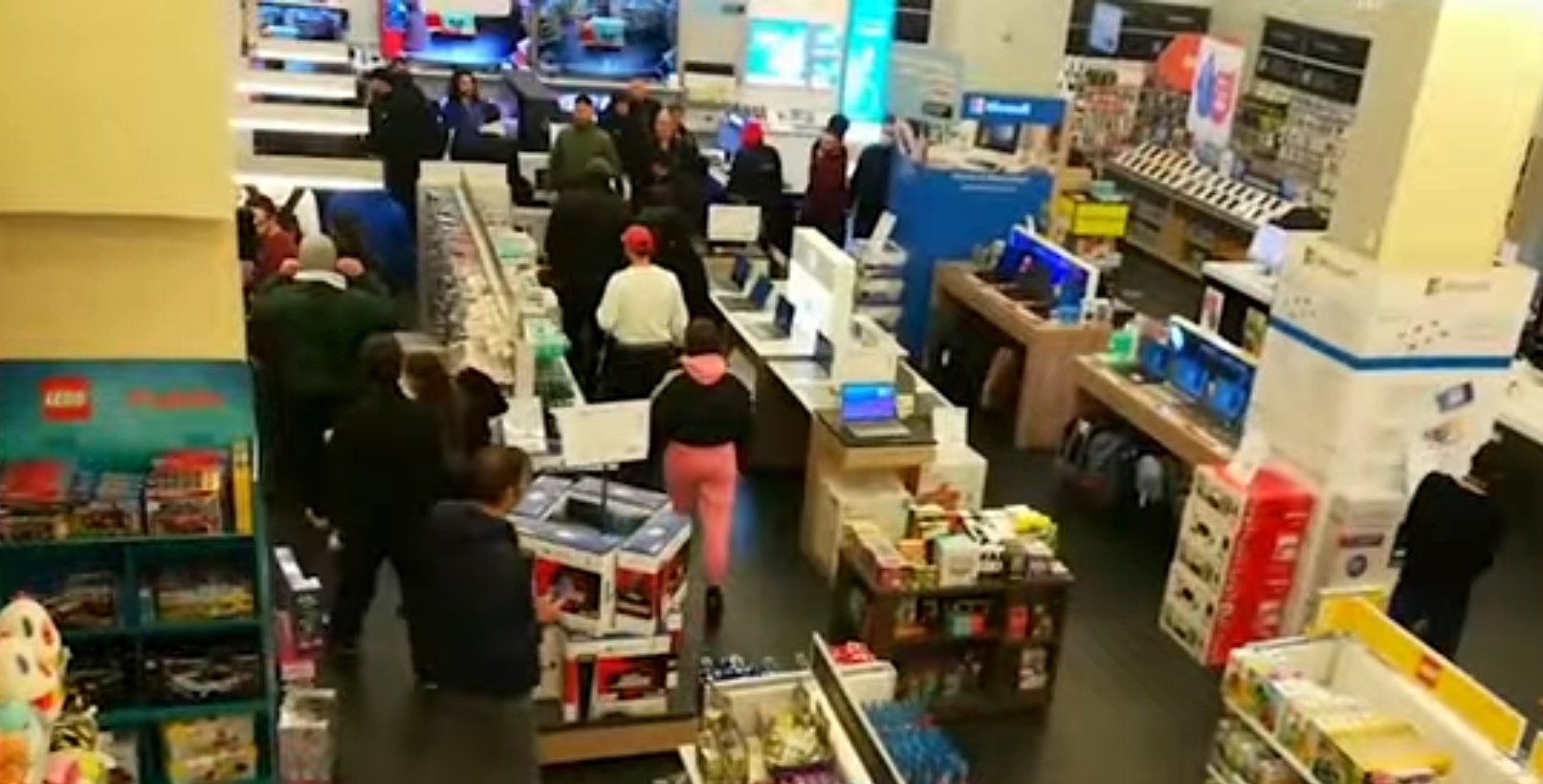 public agpar Ρουβίκωνας: Παρέμβαση στα Public Αγίας