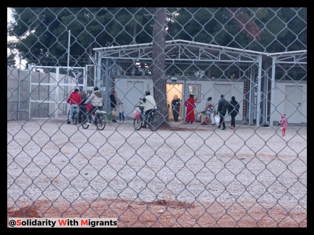 Επίσκεψη στρατοπέδου προσφύγων Ριτσώνας μετά τη πυρκαγιά