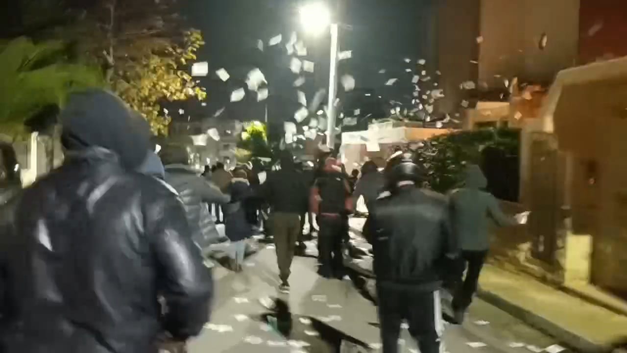 karag Ρουβίκωνας: Παρέμβαση στο σπίτι του