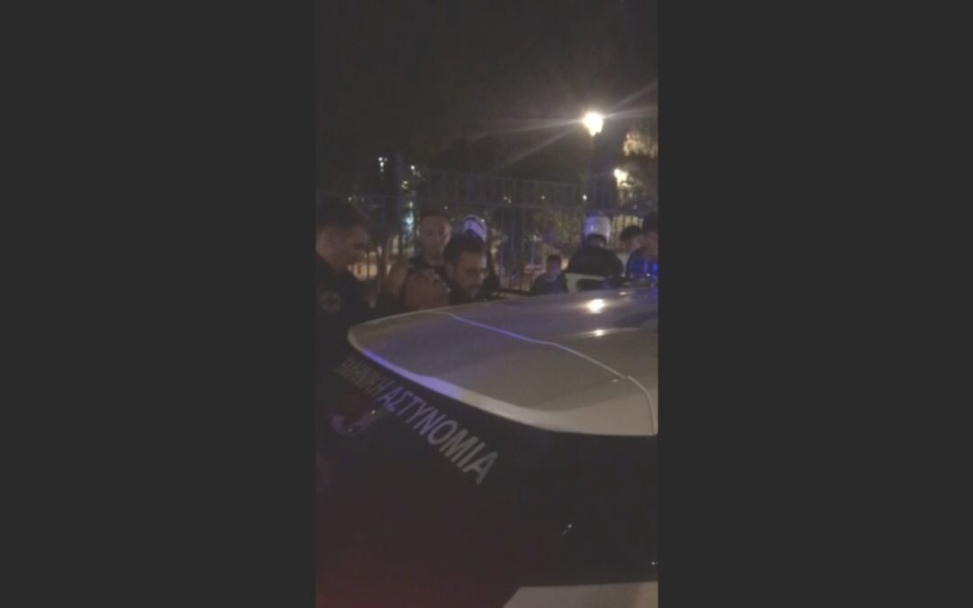 Θησείο: Βίαιη προσαγωγή ανήλικου πρόσφυγα γιατί δεν ήταν φραγκάτος τουρίστας [Βίντεο]
