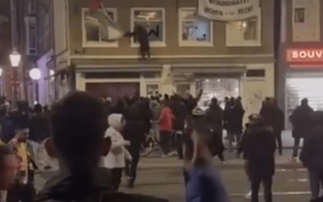 Άμστερνταμ | Φασίστες οπαδοί τρομοκρατούν γειτονιές, τσακίζονται και στο τέλος κλαίγονται [VIDEO]
