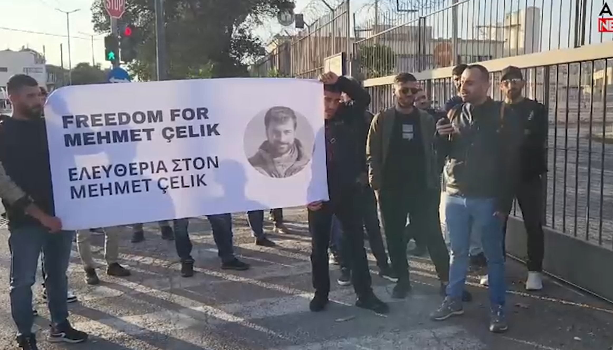 mehmet_celik Κίνδυνος άμεσης απέλασης για τον απεργό πείνας Mehmet Celik