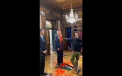 Μεξικό: Ακτιβιστές σπάνε με σφυρί το κέρινο ομοίωμα του Νετανιάχου (Βίντεο)