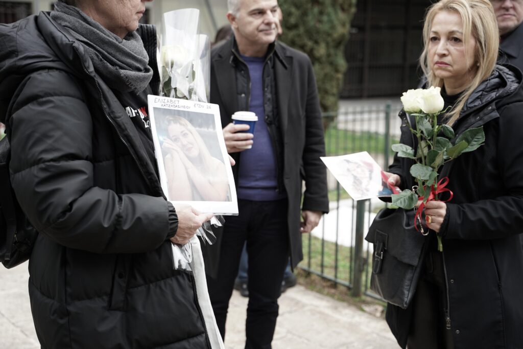 Εκατοντάδες χιλιάδες άνθρωποι στους δρόμους για το κρατικό έγκλημα των Τεμπών [VIDEO & φωτορεπορτάζ]