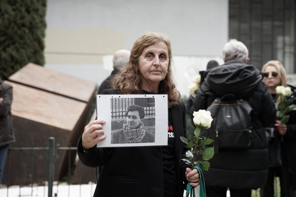 Εκατοντάδες χιλιάδες άνθρωποι στους δρόμους για το κρατικό έγκλημα των Τεμπών [VIDEO & φωτορεπορτάζ]