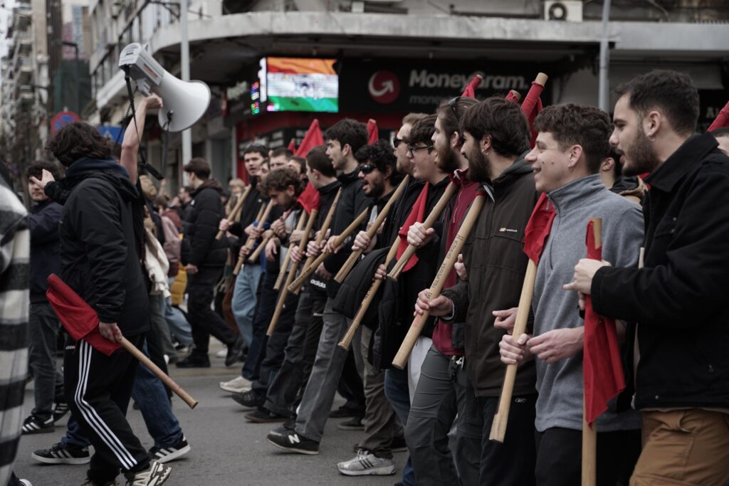 Εκατοντάδες χιλιάδες άνθρωποι στους δρόμους για το κρατικό έγκλημα των Τεμπών [VIDEO & φωτορεπορτάζ]