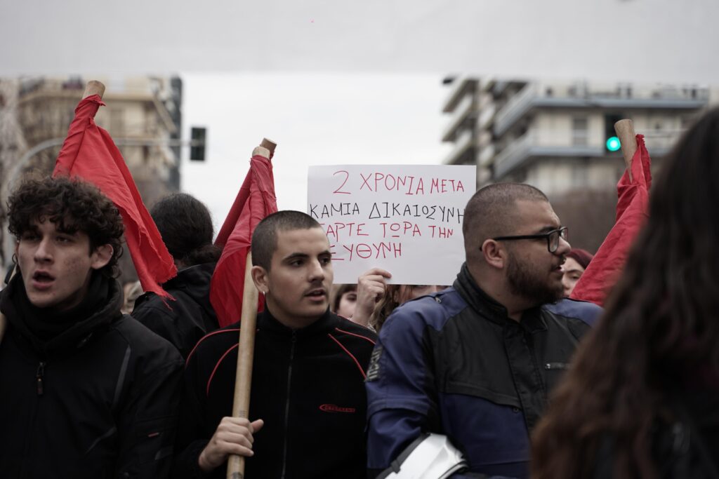Εκατοντάδες χιλιάδες άνθρωποι στους δρόμους για το κρατικό έγκλημα των Τεμπών [VIDEO & φωτορεπορτάζ]