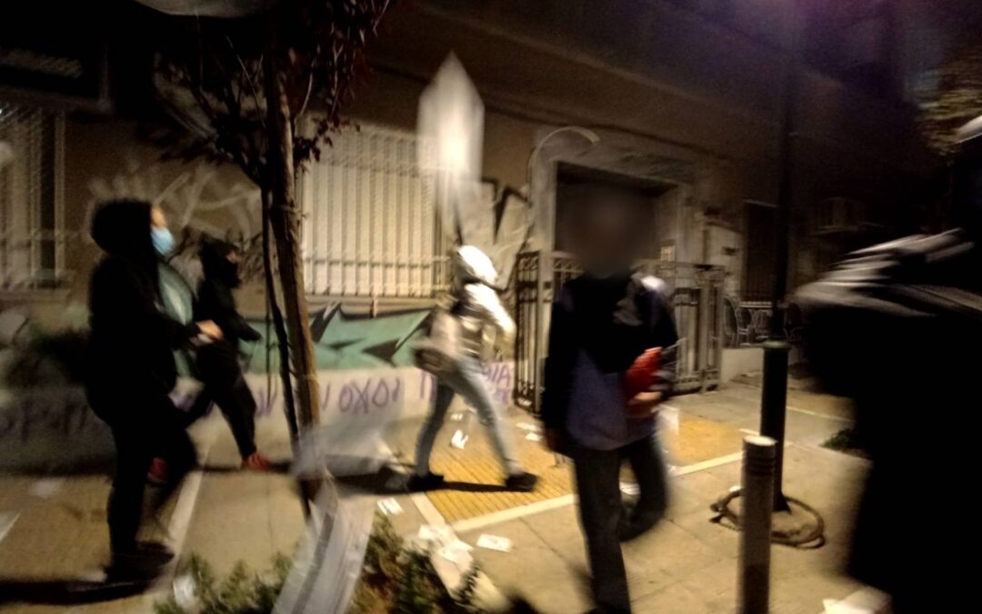 Παρέμβαση στο γραφείο του Βασίλη Χειρδάρη, συνήγορο υπεράσπισης του παιδοβιαστή Πέτρου Λεύκοβιτς, από τον Φεμινιστικό Τομέα Ρουβίκωνα