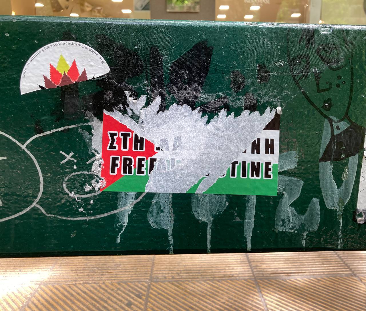 Η πραγματικότητα στο λούνα παρκ νεόπλουτων και τουριστών, και μια δυσάρεστη ιστορία