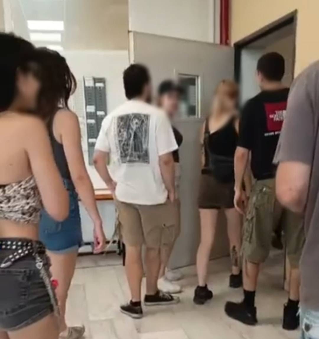 Παρέμβαση από τον Δυτικό Τομέα Ρουβίκωνα στο Δημαρχείο Αιγάλεω για κομμένο ρεύμα σε σπίτι κατοίκου, που αντιμετωπίζει σοβαρά προβλήματα υγείας