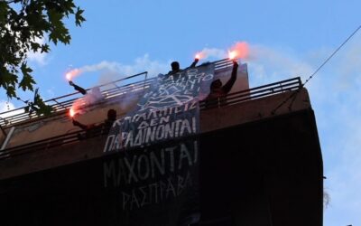 Με τις γροθιές στον ουρανό: Βίντεο από την ανακατάληψη της Ρασπράβα στα Εξάρχεια