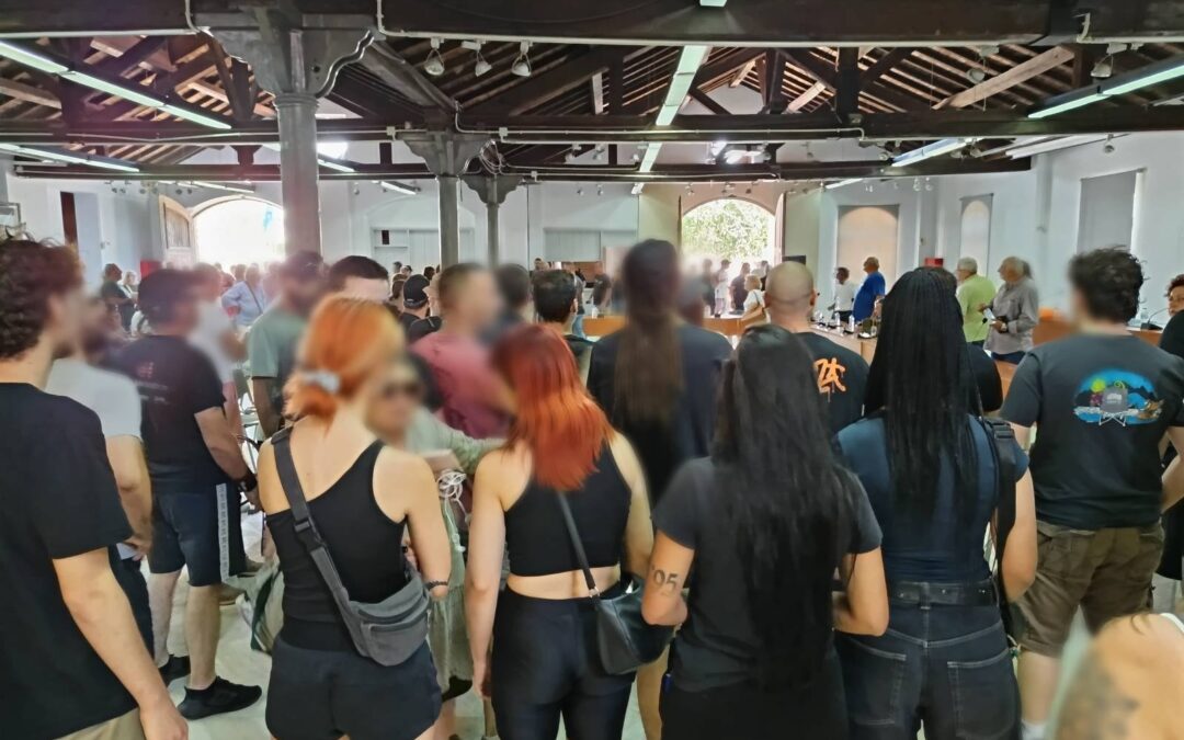 Παρέμβαση Ρουβίκωνα στο δημοτικό συμβούλιο του Δήμου Λαυρεωτικής για τις παράνομες χωματερές [VIDEO]