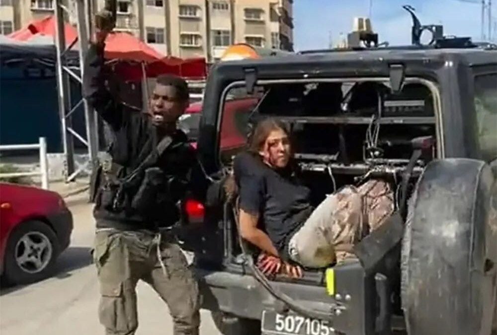 Από τα ανοιχτά κλουβιά, ορμάνε οι ύαινες και οι γορίλες της Κομμούνας
