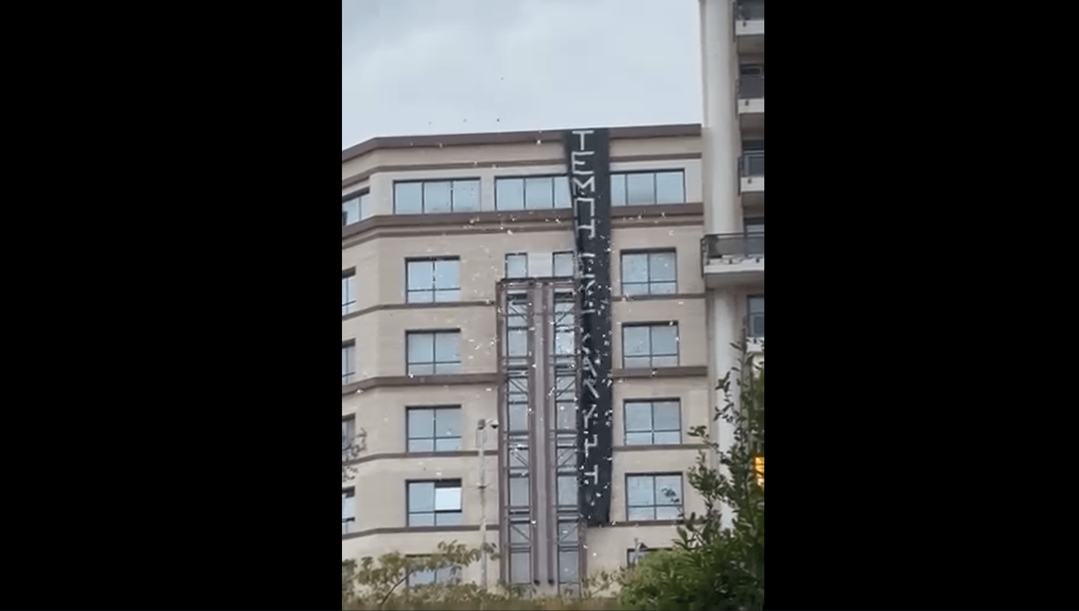 rouvikonas_ergose Ανάρτηση πανό στην ΕΡΓΟΣΕ