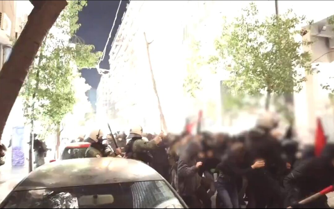 Η στιγμή της δολοφονικής επίθεσης των ΜΑΤ στην πορεία για τον Κυριάκο Ξυμητήρη (από 2 κάμερες)