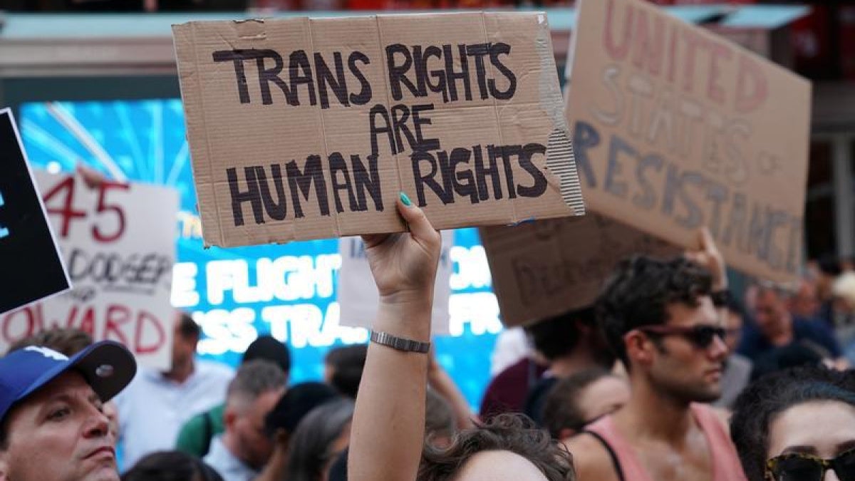 transgender Σχετικά με τις διώξεις των τρανς ζωών στις ΗΠΑ από την κυβέρνηση Τραμπ