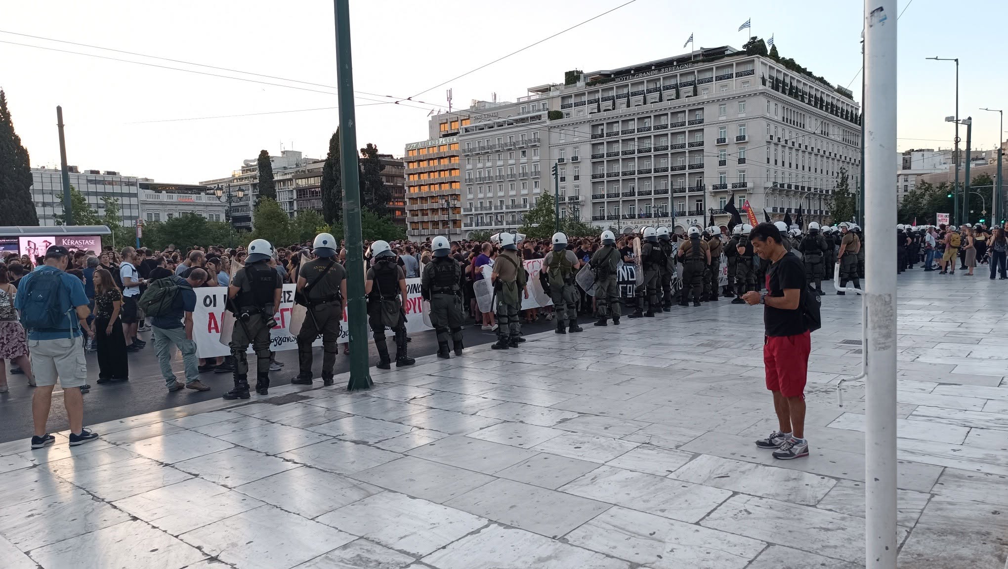 Μαζικές συγκεντρώσεις και πορείες για τα Κατειλημμένα Προσφυγικά και τους απεργούς πείνας