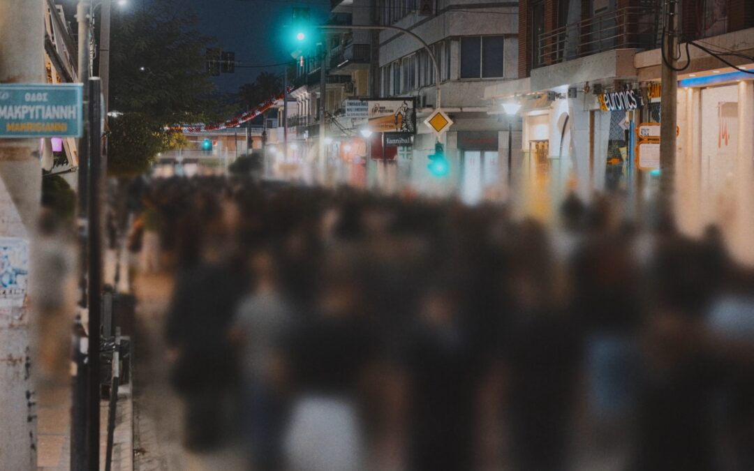 [Βίντεο] Νόμιζαν ότι θα χτυπήσουν έναν, αλλά ξεσηκώθηκαν χιλιάδες (Ελευσίνα)